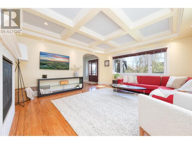 302 E 12th Street, House detached with 4 bedrooms, 4 bathrooms and 2 parking in North Vancouver BC | Image 5