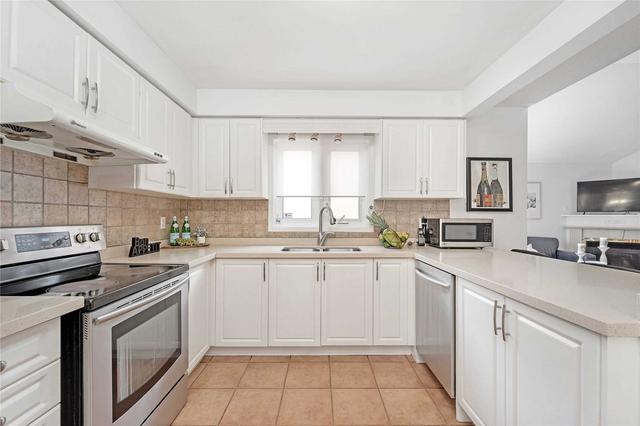 58 Matthew Dr, House detached with 3 bedrooms, 3 bathrooms and 5 parking in Vaughan ON | Image 3