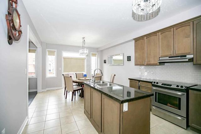 5 Teal Crest Circ, House detached with 4 bedrooms, 5 bathrooms and 7 parking in Brampton ON | Image 3