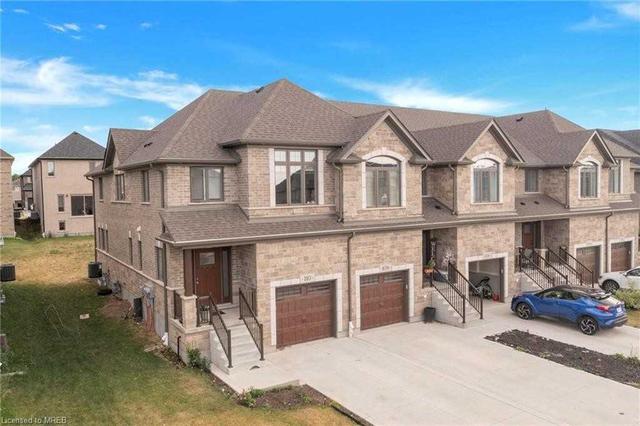 110 Hollybrook Tr, House attached with 3 bedrooms, 3 bathrooms and 3 parking in Kitchener ON | Image 1