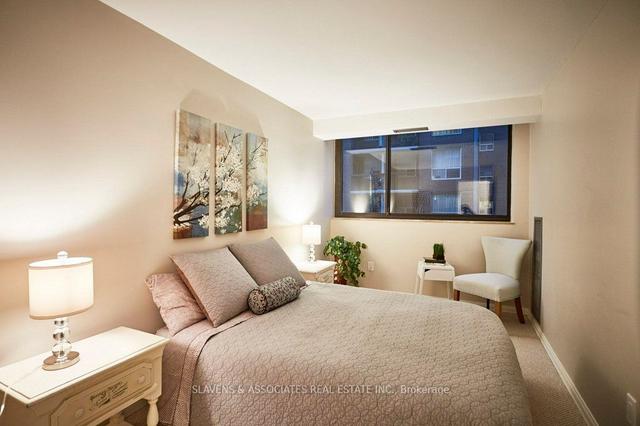 1005 - 15 Mcmurrich St, Condo with 3 bedrooms, 2 bathrooms and 2 parking in Toronto ON | Image 2