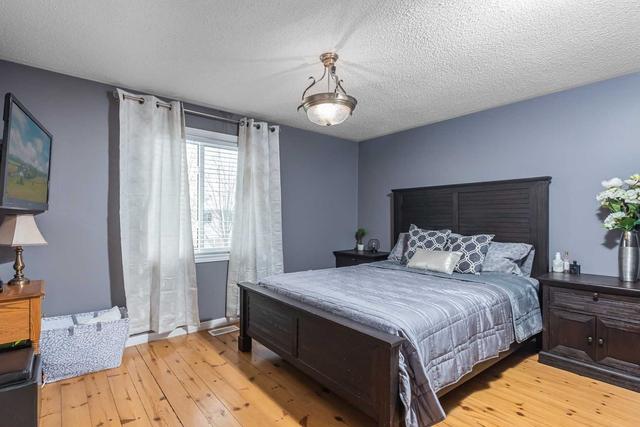 63 Fenwick Ave, House detached with 3 bedrooms, 3 bathrooms and 4 parking in Clarington ON | Image 3