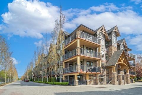 109 - 8328 207a Street, Condo with 1 bedrooms, 1 bathrooms and 2 parking in Langley BC | Card Image