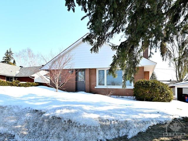 1249 Erindale Drive, House detached with 3 bedrooms, 2 bathrooms and 3 parking in Ottawa ON | Image 2