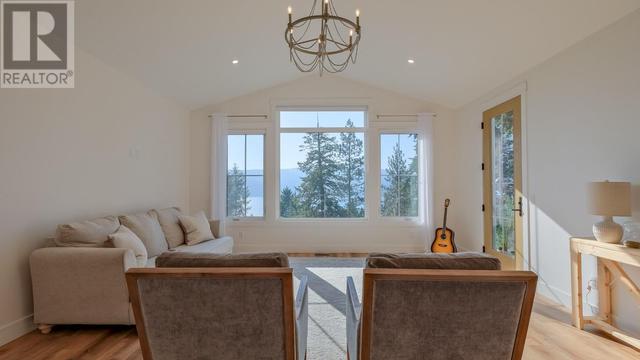 10290 Columbia Way, House detached with 4 bedrooms, 2 bathrooms and 6 parking in Central Okanagan West BC | Image 16