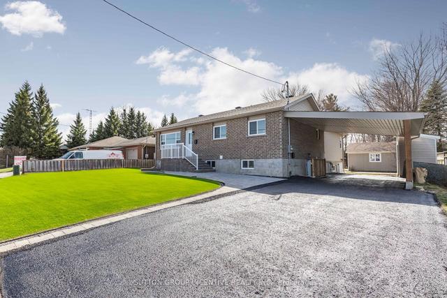 72 Patterson Rd, House detached with 3 bedrooms, 2 bathrooms and 8 parking in Barrie ON | Image 1