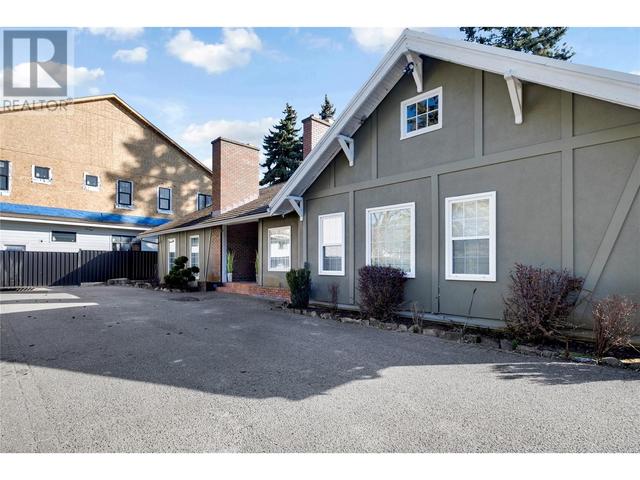 2065 Long Street, House detached with 3 bedrooms, 3 bathrooms and 12 parking in Kelowna BC | Image 2