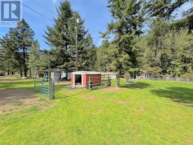 2446 Hwy 3, House other with 2 bedrooms, 2 bathrooms and null parking in Central Kootenay B BC | Image 29