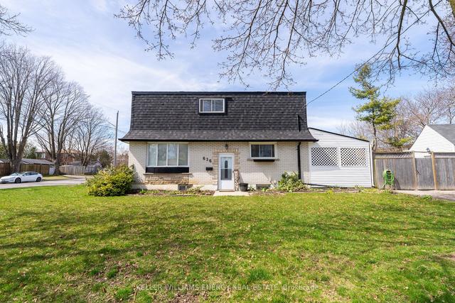 636 Gliddon Ave, House semidetached with 3 bedrooms, 1 bathrooms and 4 parking in Oshawa ON | Image 1