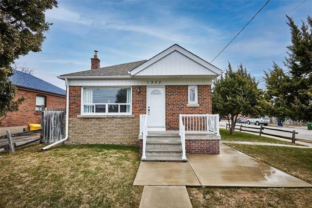 1377 Warden Ave, House detached with 3 bedrooms, 1 bathrooms and 4 parking in Toronto ON | Card Image