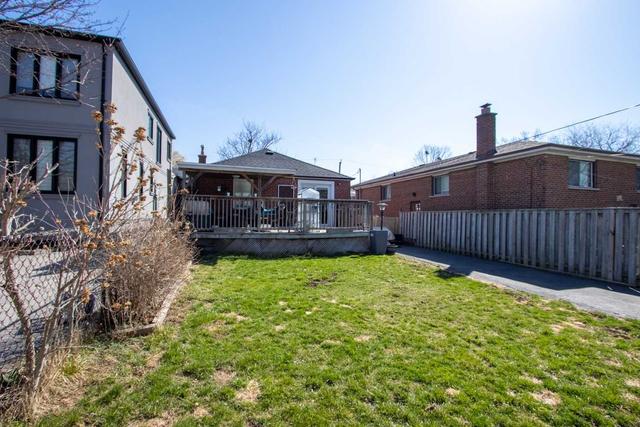 32 Phillip Ave, House detached with 3 bedrooms, 2 bathrooms and 4 parking in Toronto ON | Image 16