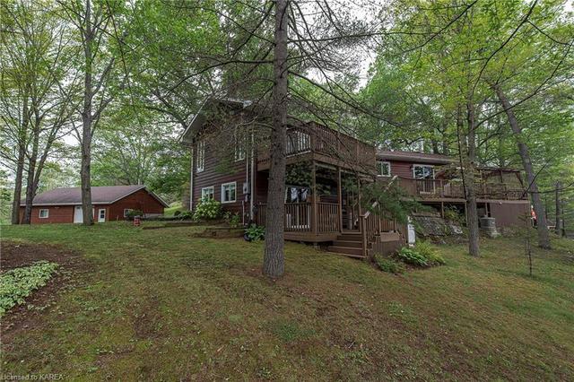 561 Bob's Lake Road, House detached with 2 bedrooms, 2 bathrooms and 14 parking in South Frontenac ON | Image 1