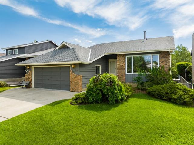 44 Glenhill Drive, House detached with 3 bedrooms, 3 bathrooms and 4 parking in Cochrane AB | Card Image