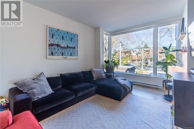 4 - 2910 Shelbourne St, House attached with 3 bedrooms, 3 bathrooms and 1 parking in Victoria BC | Image 9