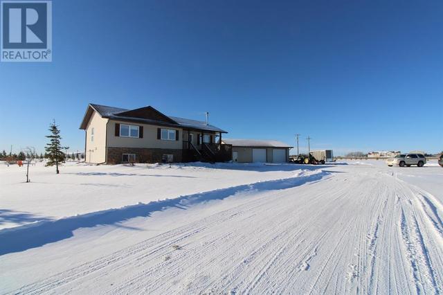 82023 - 710 Township, House detached with 6 bedrooms, 3 bathrooms and 6 parking in Grande Prairie County No. 1 AB | Image 3
