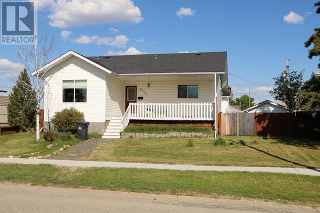 9909 95 Street, House detached with 5 bedrooms, 1 bathrooms and 4 parking in Sexsmith AB | Card Image
