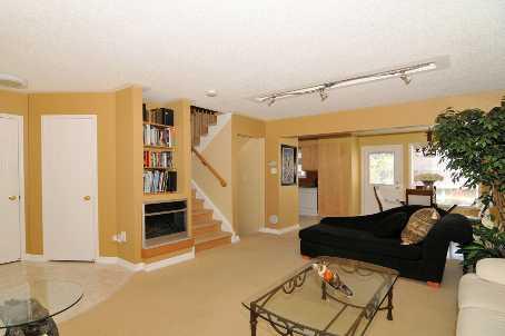 342 Delaney Dr, House attached with 3 bedrooms, 2 bathrooms and 2 parking in Ajax ON | Image 4