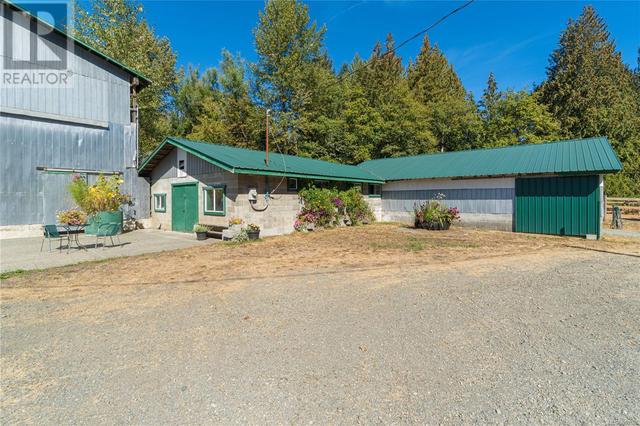 3155 Grant Rd, House detached with 2 bedrooms, 1 bathrooms and 10 parking in Comox Valley A BC | Image 35