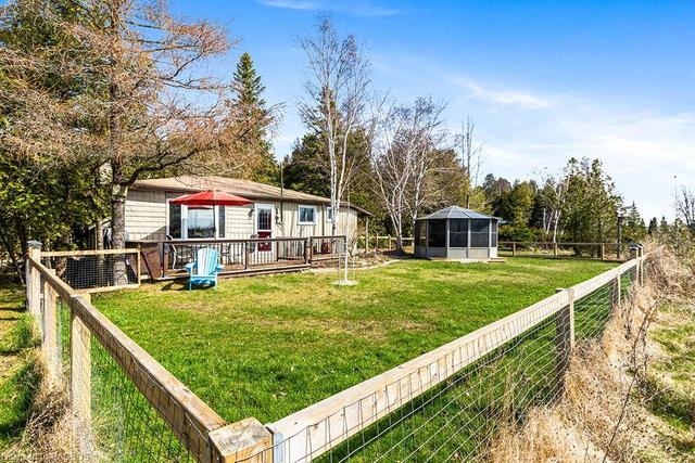 spacious deck with | Image 10