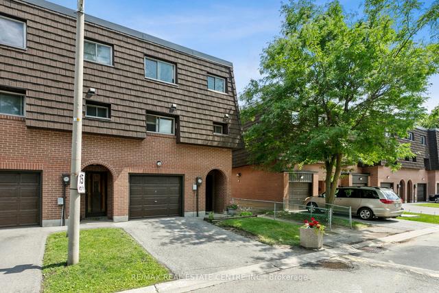 94 Darras Crt, Townhouse with 3 bedrooms, 2 bathrooms and 2 parking in Brampton ON | Image 1