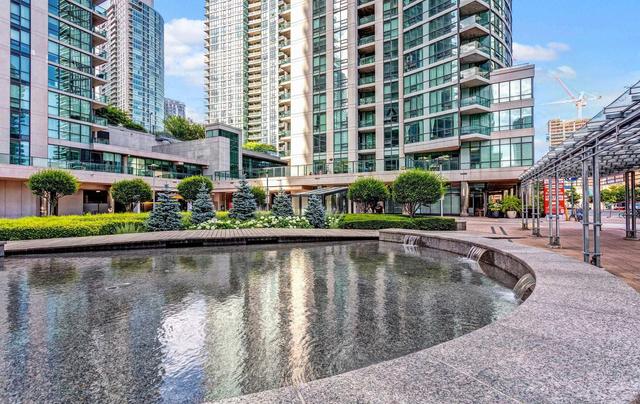 1004 - 16 Yonge St, Condo with 1 bedrooms, 1 bathrooms and 1 parking in Toronto ON | Image 1