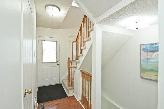 60 Macintyre Lane, Townhouse with 3 bedrooms, 2 bathrooms and 1 parking in Ajax ON | Image 3