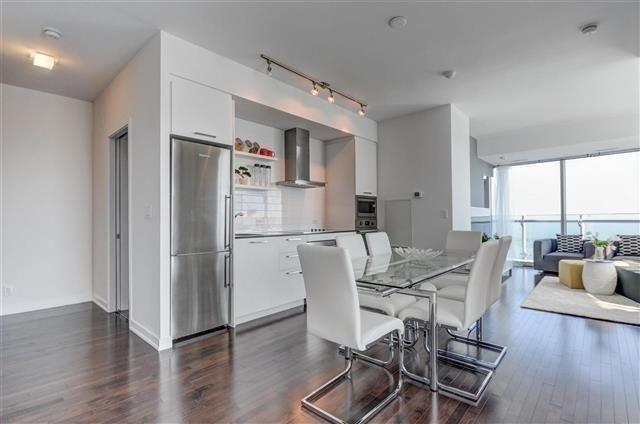 5404 - 12 York St, Condo with 3 bedrooms, 2 bathrooms and 1 parking in Toronto ON | Image 5
