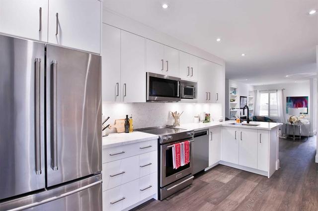 42 Arundel Ave, House semidetached with 2 bedrooms, 2 bathrooms and 1 parking in Toronto ON | Image 8