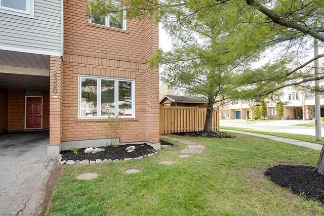 2320 Strawfield Court, House attached with 3 bedrooms, 1 bathrooms and 3 parking in Oakville ON | Image 23