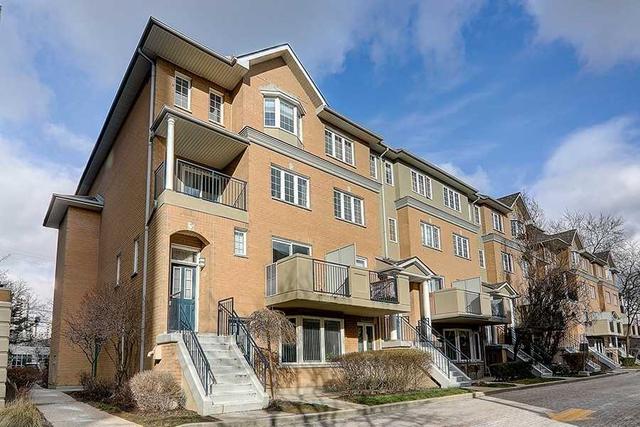 1700 - 28 Sommerset Way, Townhouse with 3 bedrooms, 3 bathrooms and 2 parking in Toronto ON | Image 1