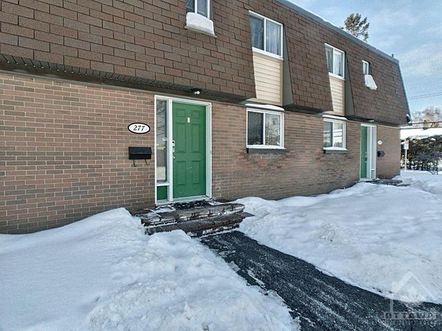 277 Ridgepark Private, Townhouse with 3 bedrooms, 3 bathrooms and 1 parking in Ottawa ON | Image 1