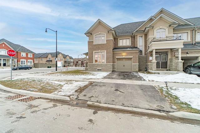 368 Remembrance Rd, House attached with 4 bedrooms, 3 bathrooms and 3 parking in Brampton ON | Image 1