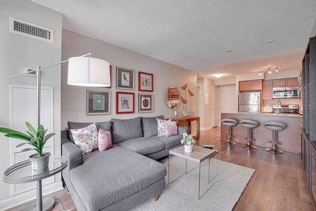449 - 525 Wilson Ave, Condo with 1 bedrooms, 1 bathrooms and 1 parking in Toronto ON | Image 2