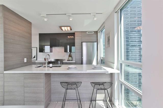 3610 - 19 Grand Trunk Cres, Condo with 2 bedrooms, 2 bathrooms and 1 parking in Toronto ON | Image 31
