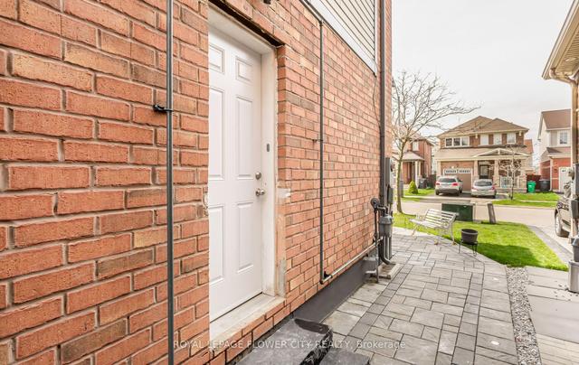 19 Arkwright Dr, House detached with 4 bedrooms, 4 bathrooms and 6 parking in Brampton ON | Image 32