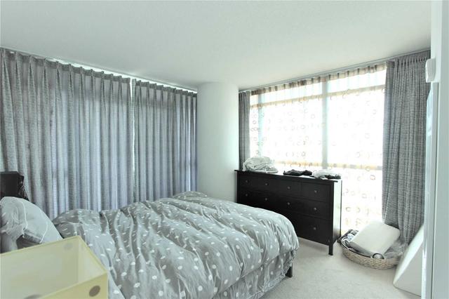 1011 - 29 Singer Crt, Condo with 2 bedrooms, 2 bathrooms and 1 parking in Toronto ON | Image 13