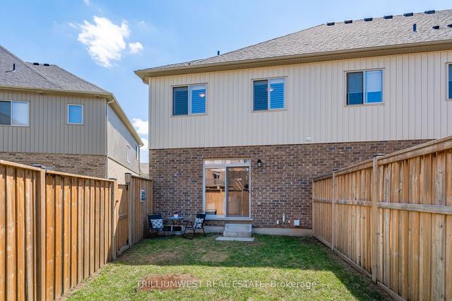 86 Pettitt Dr, House attached with 3 bedrooms, 3 bathrooms and 3 parking in Guelph ON | Image 32