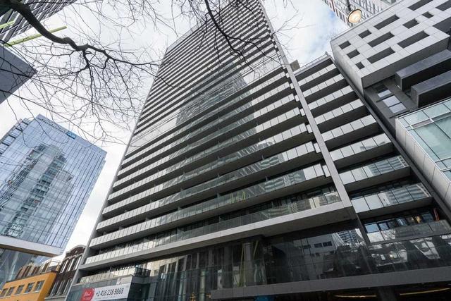 808 - 330 Richmond St W, Condo with 1 bedrooms, 1 bathrooms and 0 parking in Toronto ON | Image 1
