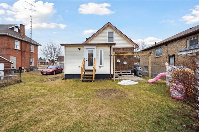 262 Conant St, House detached with 3 bedrooms, 2 bathrooms and 2 parking in Oshawa ON | Image 24