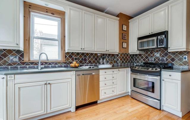 15 Elmer Ave, House detached with 3 bedrooms, 1 bathrooms and 1 parking in Toronto ON | Image 28