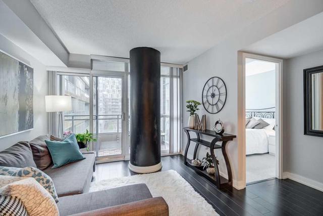723 - 10 Capreol Crt, Condo with 1 bedrooms, 1 bathrooms and 1 parking in Toronto ON | Image 8
