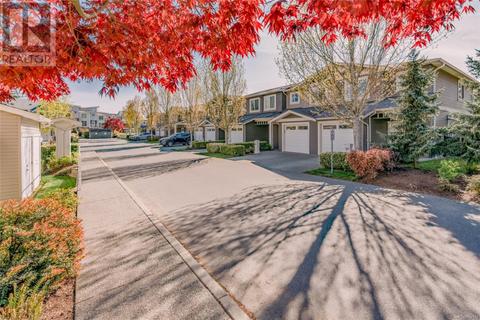 804 - 1675 Crescent View Dr, House attached with 3 bedrooms, 3 bathrooms and 2 parking in Nanaimo BC | Card Image