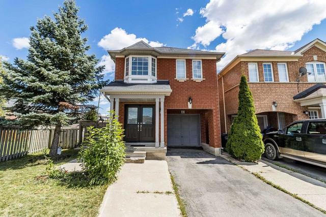 40 Domenico Cres, House detached with 3 bedrooms, 4 bathrooms and 4 parking in Brampton ON | Image 1
