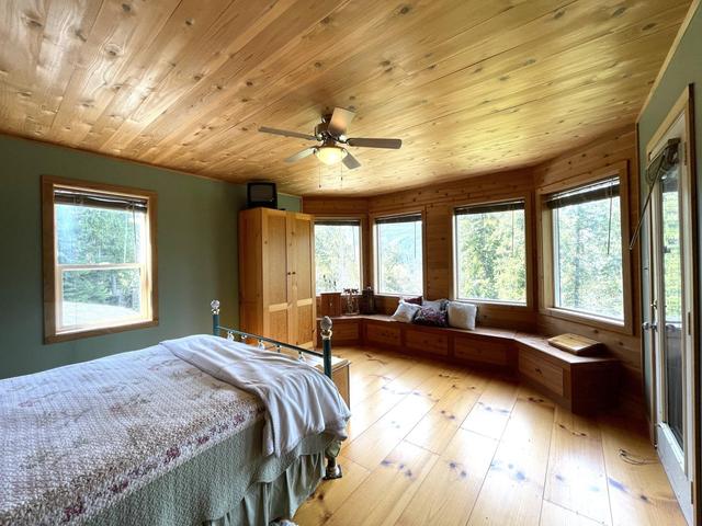 3865 Malina Road, House detached with 4 bedrooms, 3 bathrooms and null parking in Central Kootenay E BC | Image 57