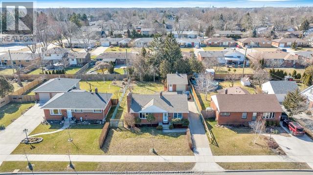 2485 Dominion Boulevard, House detached with 4 bedrooms, 2 bathrooms and null parking in Windsor ON | Image 2
