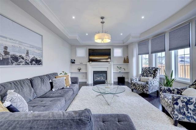 6 Ivanhoe Crt, House detached with 4 bedrooms, 5 bathrooms and 6 parking in Brampton ON | Image 2