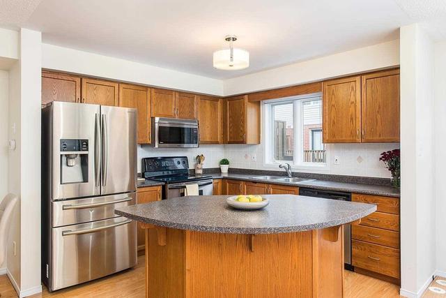 3 - 200 Twelfth St, Townhouse with 3 bedrooms, 2 bathrooms and 2 parking in Toronto ON | Image 3