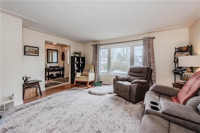 97 Applewood Cres, House detached with 3 bedrooms, 1 bathrooms and 5 parking in Guelph ON | Image 35