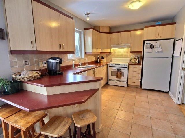 867 Pilon St, House detached with 3 bedrooms, 2 bathrooms and 3 parking in Toronto ON | Image 3