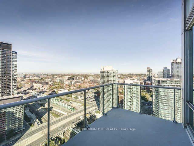 3903 - 81 Navy Wharf Crt, Condo with 2 bedrooms, 3 bathrooms and 1 parking in Toronto ON | Image 13